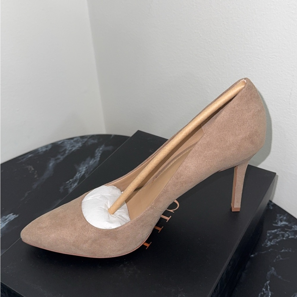Women’s Dress Shoes Size 9.5 G.I.L.I. Pointed Toe Pumps Jill Mink Beige NEW